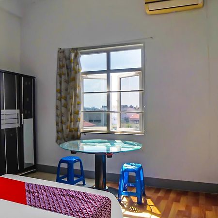 Oyo 92235 Guesthouse Rantang Medan Zewnętrze zdjęcie
