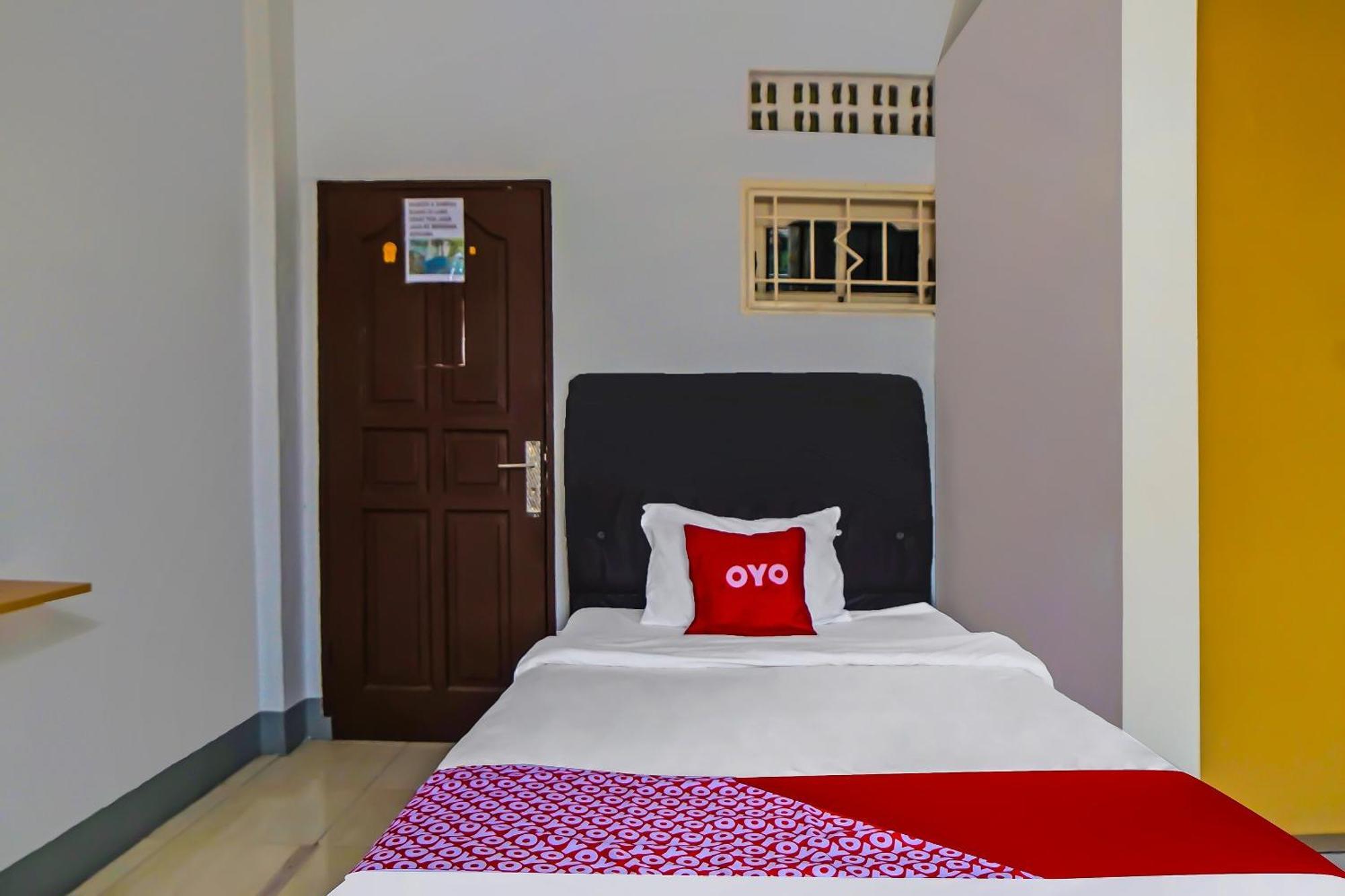 Oyo 92235 Guesthouse Rantang Medan Zewnętrze zdjęcie