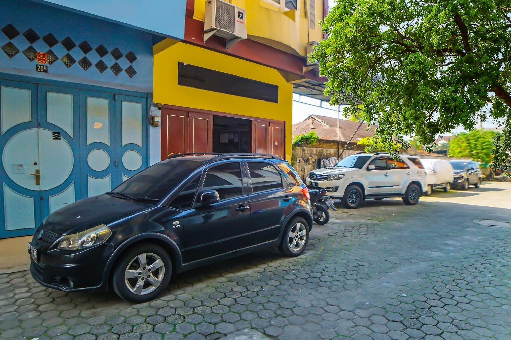 Oyo 92235 Guesthouse Rantang Medan Zewnętrze zdjęcie